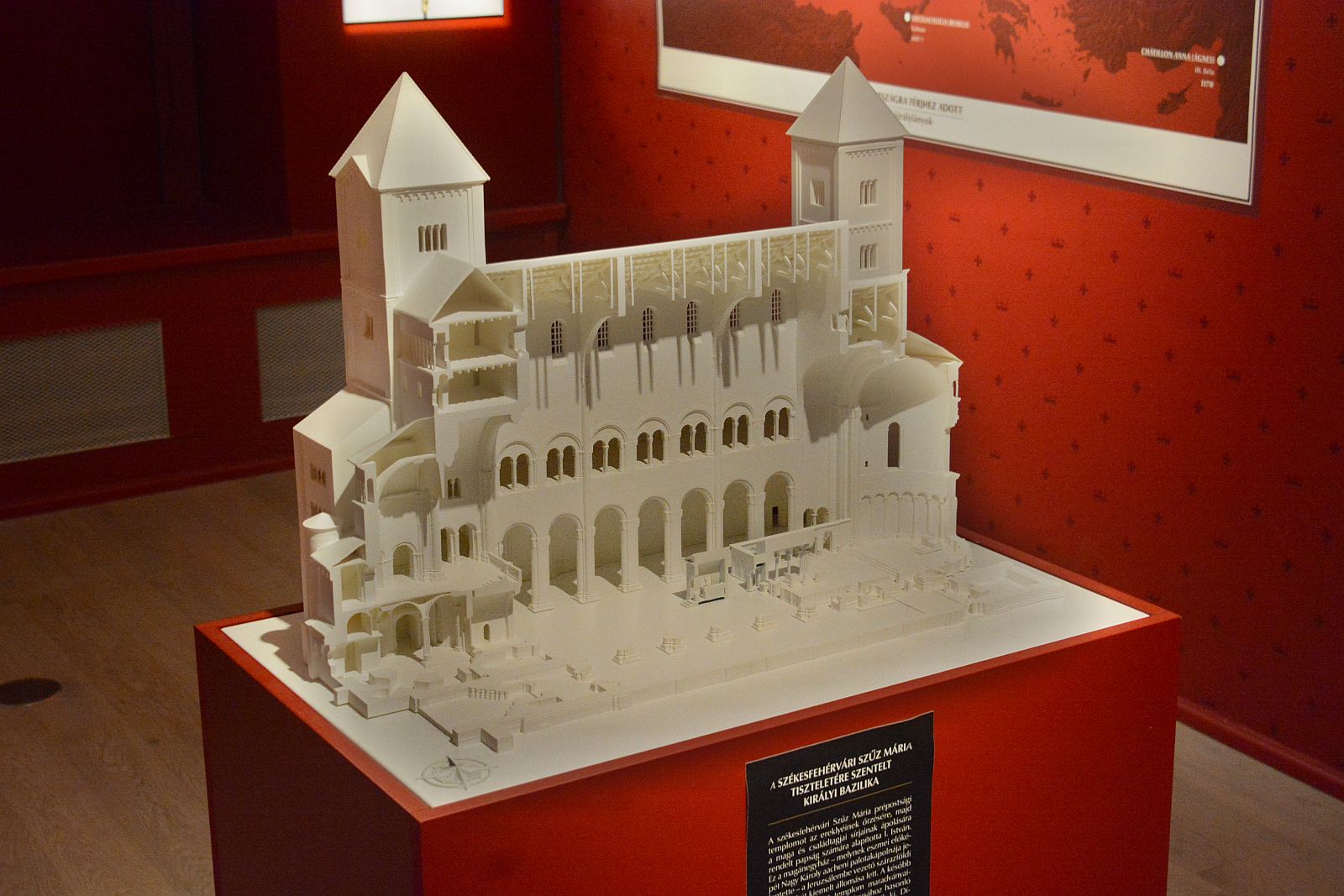 Tárlatokon keresztül a királyi bazilikáról